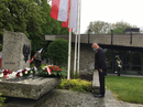 Wicewojewoda Dolnośląski Jarosław Kresa złożył kwiaty pod pomnikiem Konstytucji Trzeciego Maja